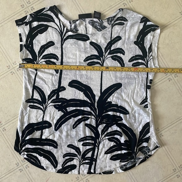 Tahari Black and White Graphic Cap Sleeve Tee - Picture 6 of 6